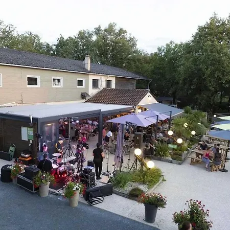 4 Etoiles - Piscine - Eeihec *