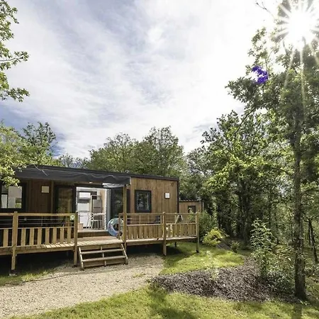 4 Etoiles - Piscine - Eeihec *