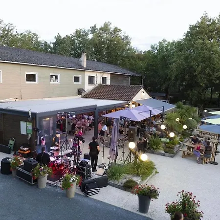 Campingplatz Zecamping 4 Etoiles Animaux Acceptes Piscine Couverte Loupiac (Lot)