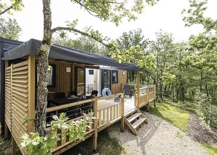 Campingplatz Zecamping 4 Etoiles Animaux Acceptes Piscine Couverte Loupiac (Lot)